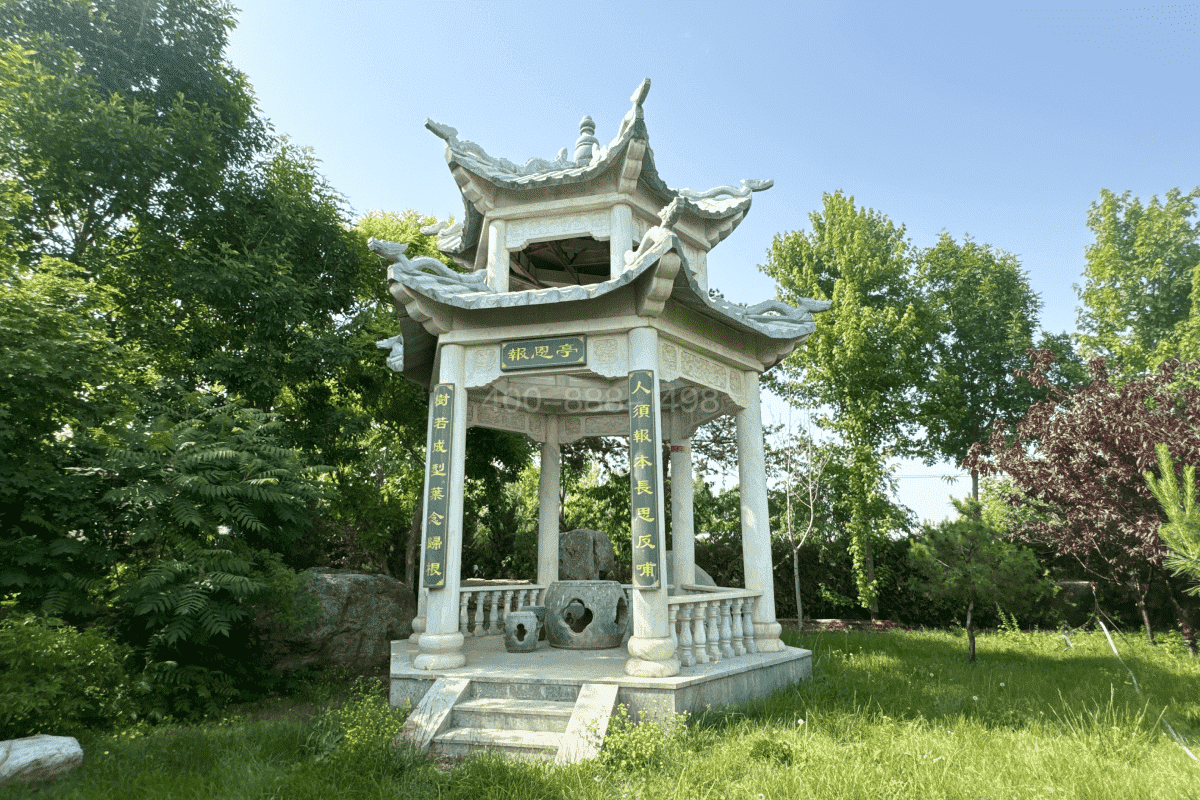 卧龙公墓环境图