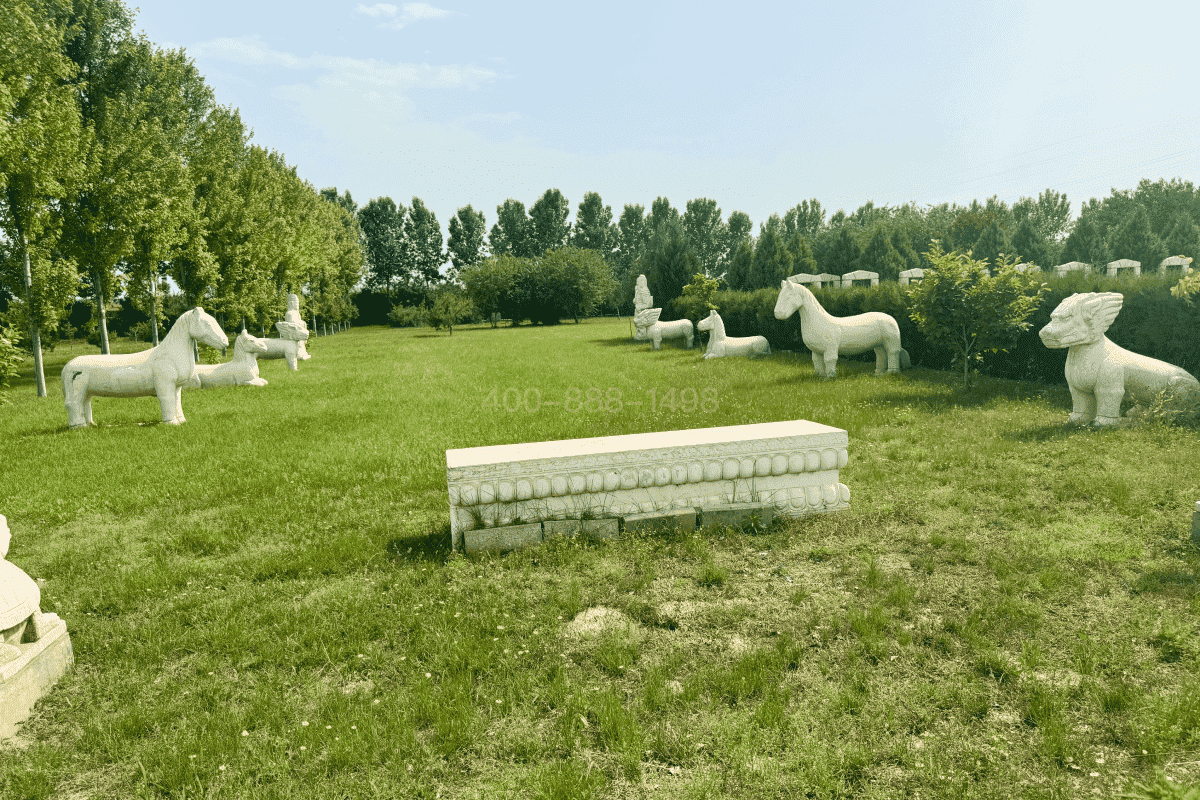 卧龙公墓环境图